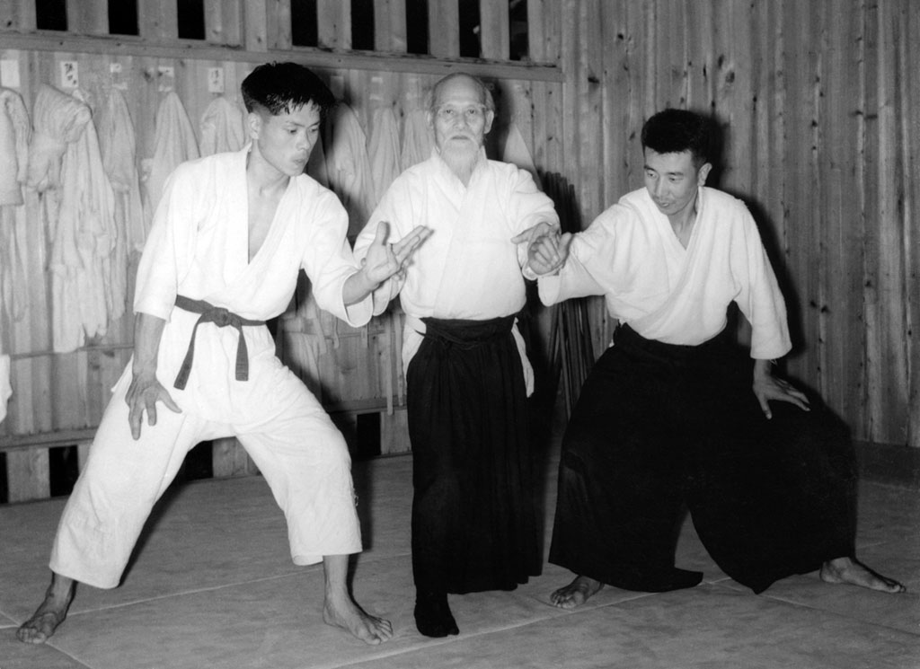 Ueshiba Morihei avec Anno Motomichi et Hikitsuchi Michio